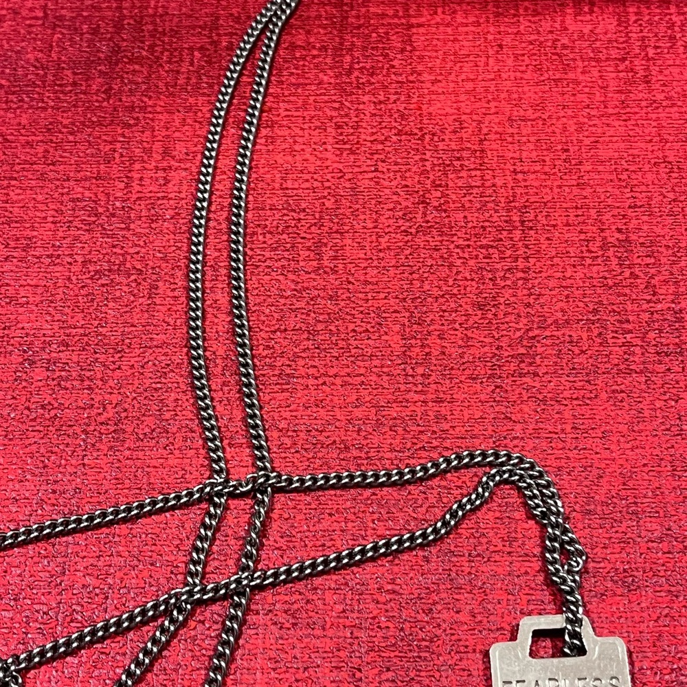 THE GIVING KEY VINTAGE AUTHENTIC CHAIN & KEY WITH THE WORD ‘FEARLESS’ ON KEY - Picture 9 of 9